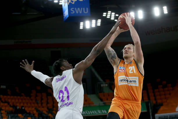 出他在关键 出他在关键